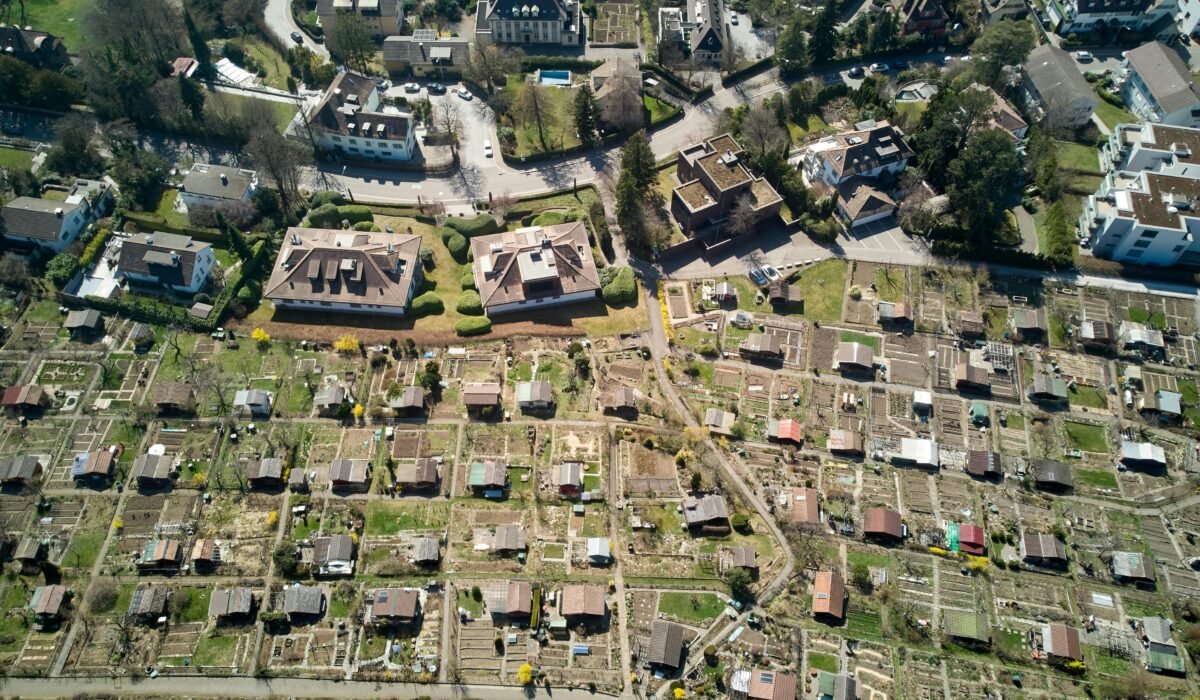 Drone shot of residential homes and gardens in sunny Zürich, Switzerland. — Photo by Valentine Kulikov on Pexels