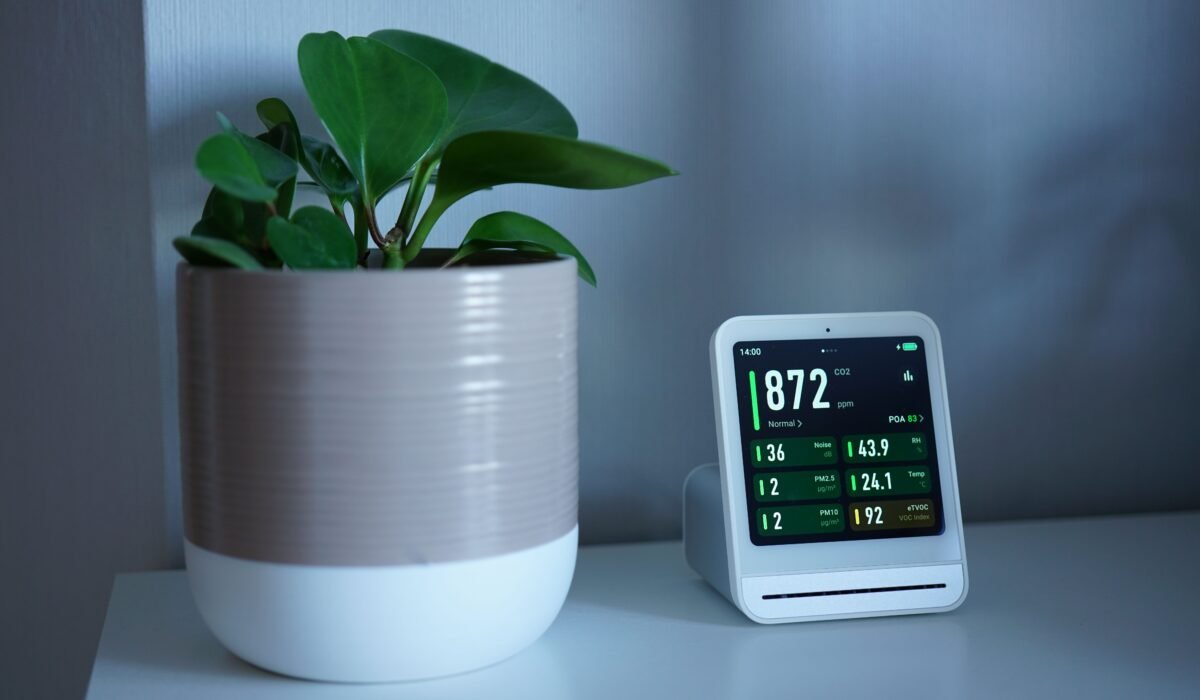 Smart Indoor Herb Garden — Smart Indoor Herb Garden: 7 Essential Tips for Success — Photo by Tim Witzdam on Pexels